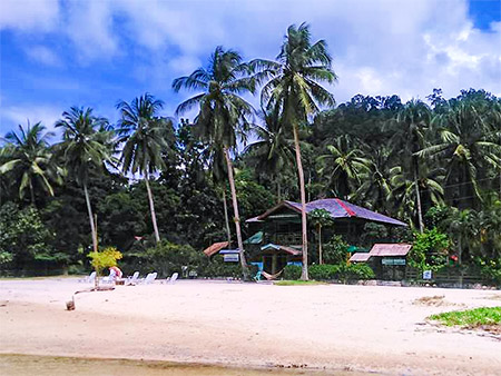 Our restuarant is on the beach front