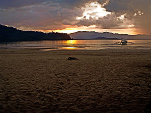 There are some beautiful islands fairly close by with good snorkelling